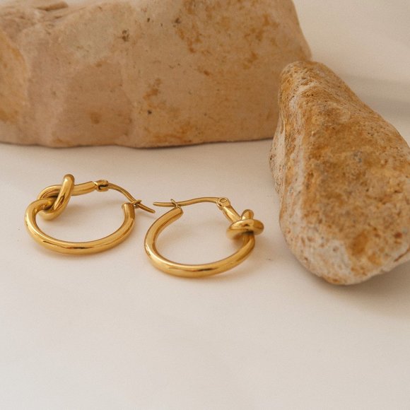 NEW 18K Gold Plated Knot Round Hoop Earrings - Picture 3 of 9